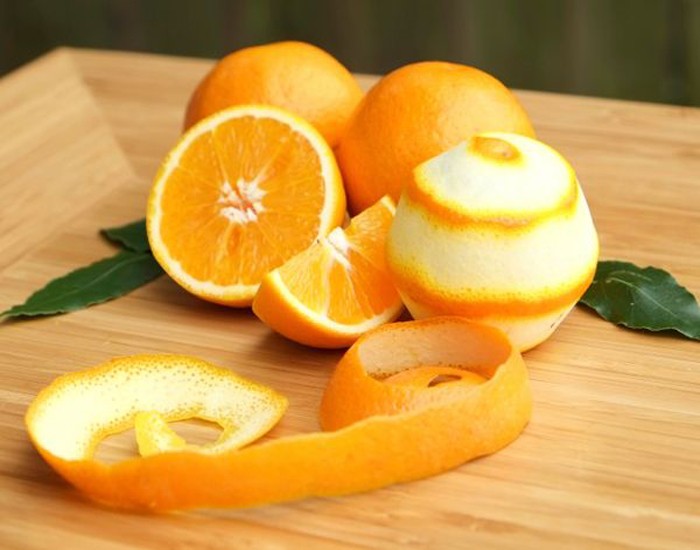 Sử dụng vỏ cam hoặc vỏ chanh